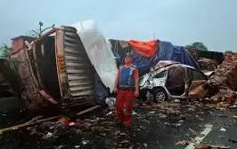 Fatal Multi-Vehicle Crash in Manila Claims One Life and Leaves Five Hurt