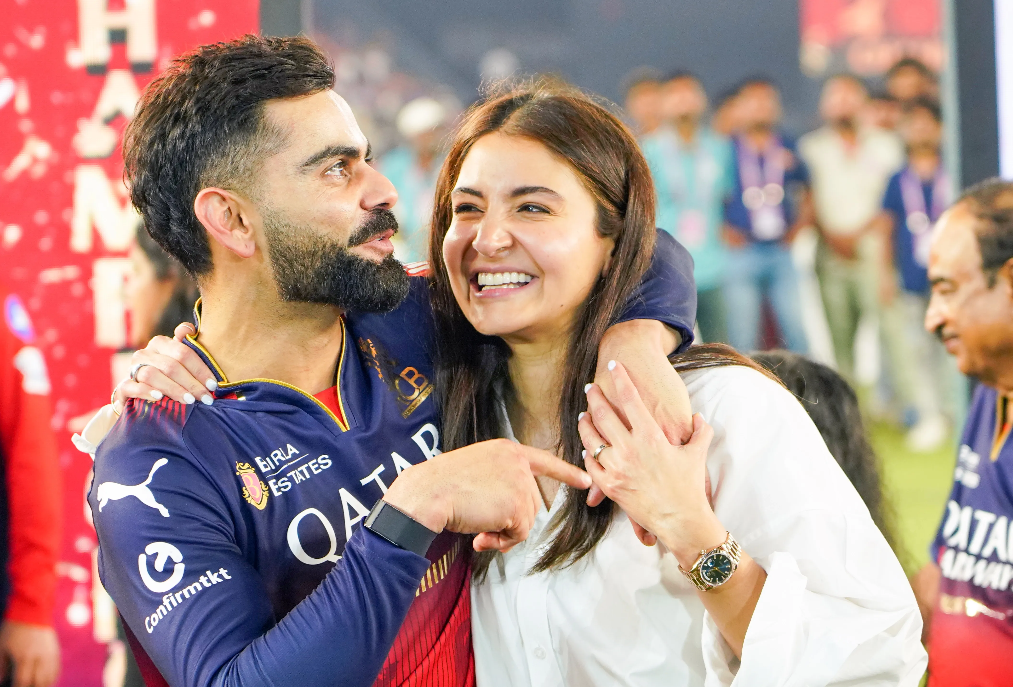 Did Anushka Sharma Celebrate as Virat Kohli Returns to Bengaluru with the IPL Trophy?