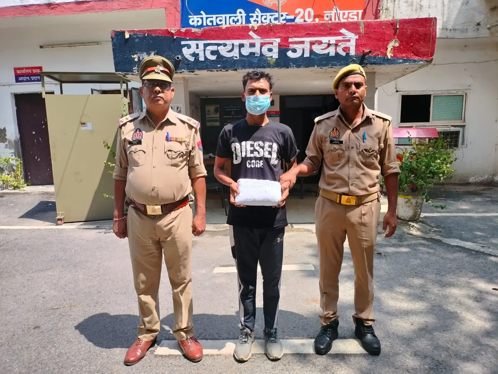 क्या नोएडा में नशे की तस्करी का बड़ा खुलासा हुआ?