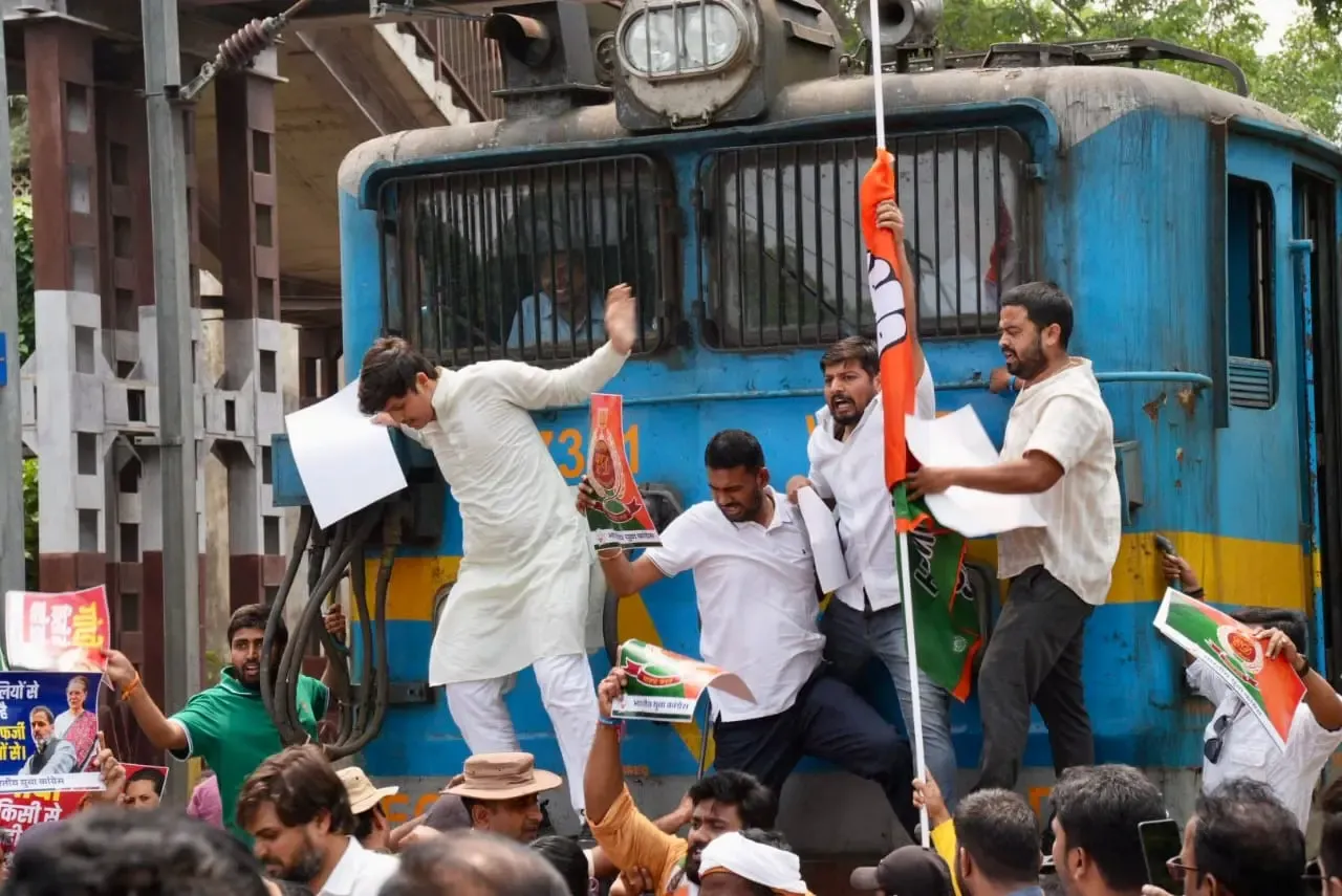Congress Youth Protest Disrupts Train Services in Patna