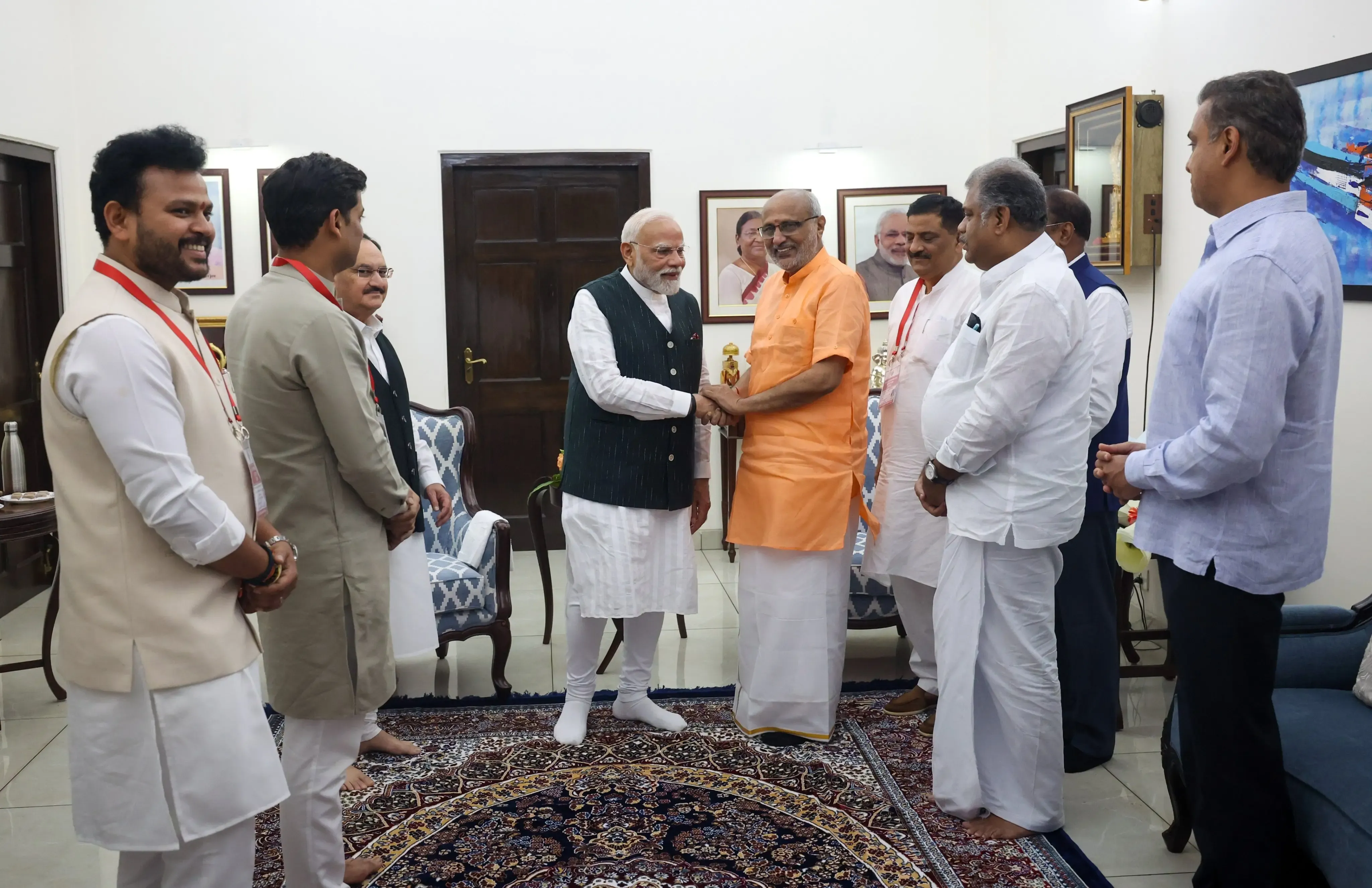 क्या पीएम मोदी ने नवनिर्वाचित उपराष्ट्रपति राधाकृष्णन से मुलाकात कर उन्हें बधाई दी?