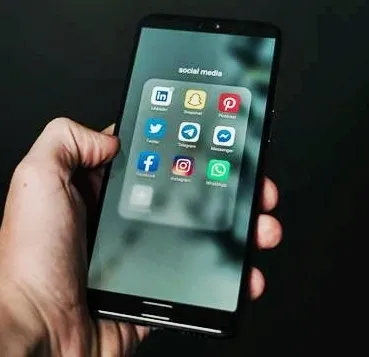 Should New Zealand Ban Social Media for Those Under 16?