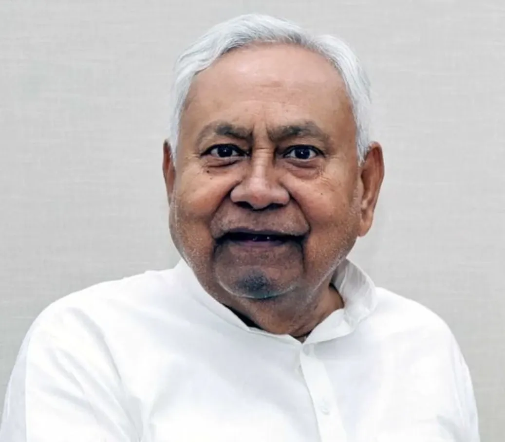 What Did Nitish Kumar Announce About the Rs 100 Fee for PT Exams in Bihar?