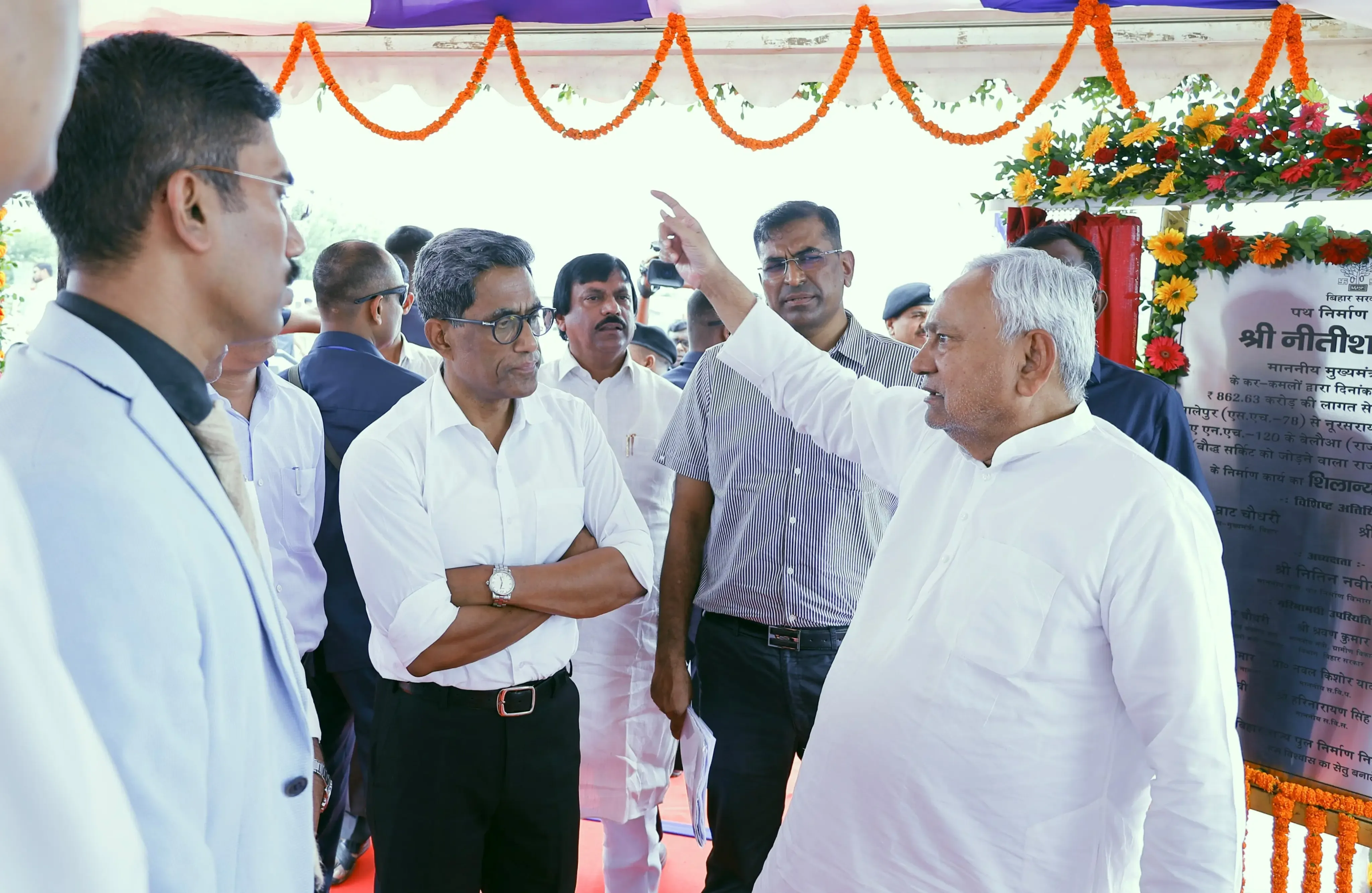 क्या नीतीश कुमार ने भूटानी मंदिर में पूजा कर सालेपुर-राजगीर फोरलेन हाईवे का शिलान्यास किया?
