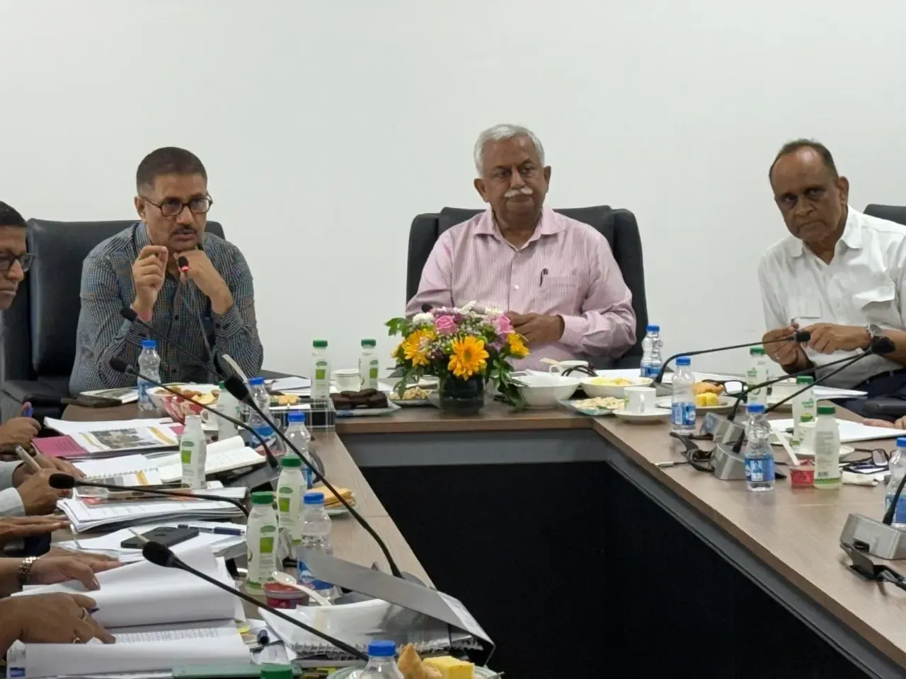 क्या नोएडा में मेडिकल डिवाइसेज पार्क का निरीक्षण करने आए सीएम योगी के सलाहकार?