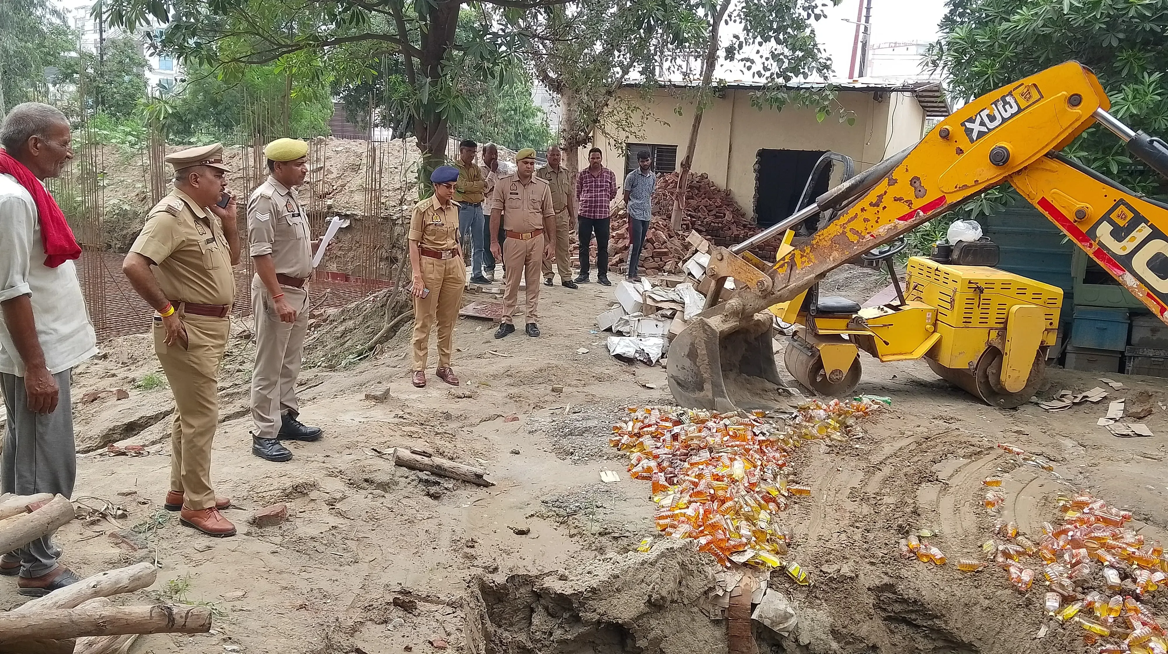 क्या नोएडा में कोर्ट के आदेश पर 29 मामलों में जब्त 547 लीटर अवैध शराब नष्ट की गई?