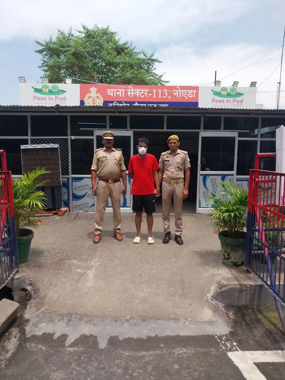 क्या नोएडा पुलिस ने दुष्कर्म और धोखाधड़ी के आरोपी को गिरफ्तार किया?