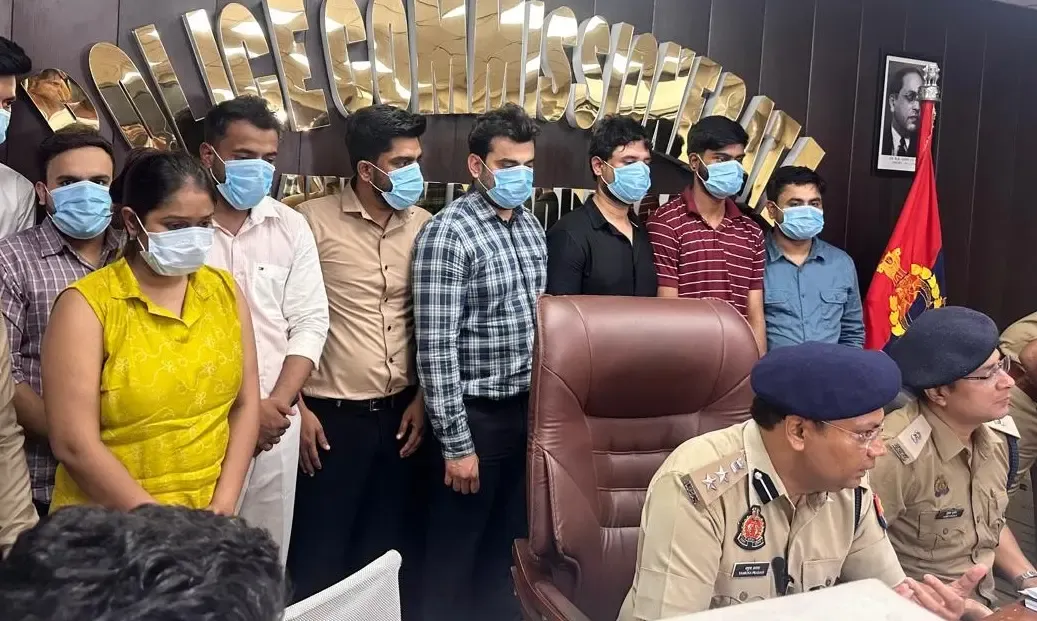 क्या नोएडा में फर्जी कॉल सेंटर के ठगी करने वाले गिरोह का भंडाफोड़ हो गया?