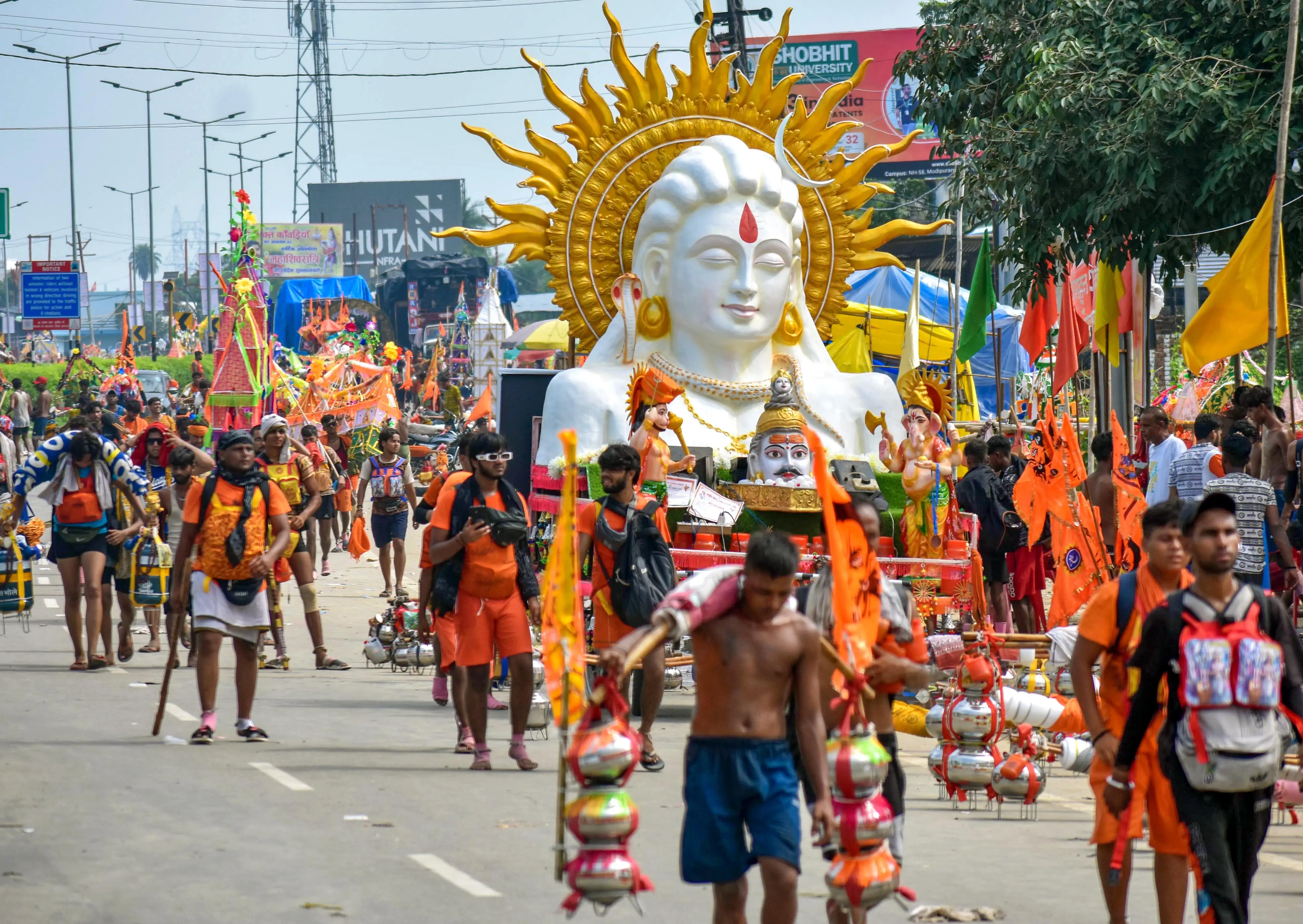 क्या नोएडा में कांवड़ यात्रा के लिए सुरक्षा के व्यापक इंतजाम हैं?