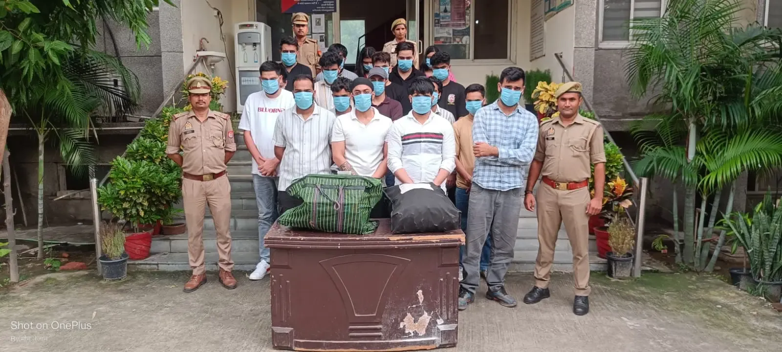 क्या नोएडा में फर्जी कॉल सेंटर का भंडाफोड़ हुआ? विदेशी नागरिकों को ठगने वाले 18 लोग गिरफ्तार!