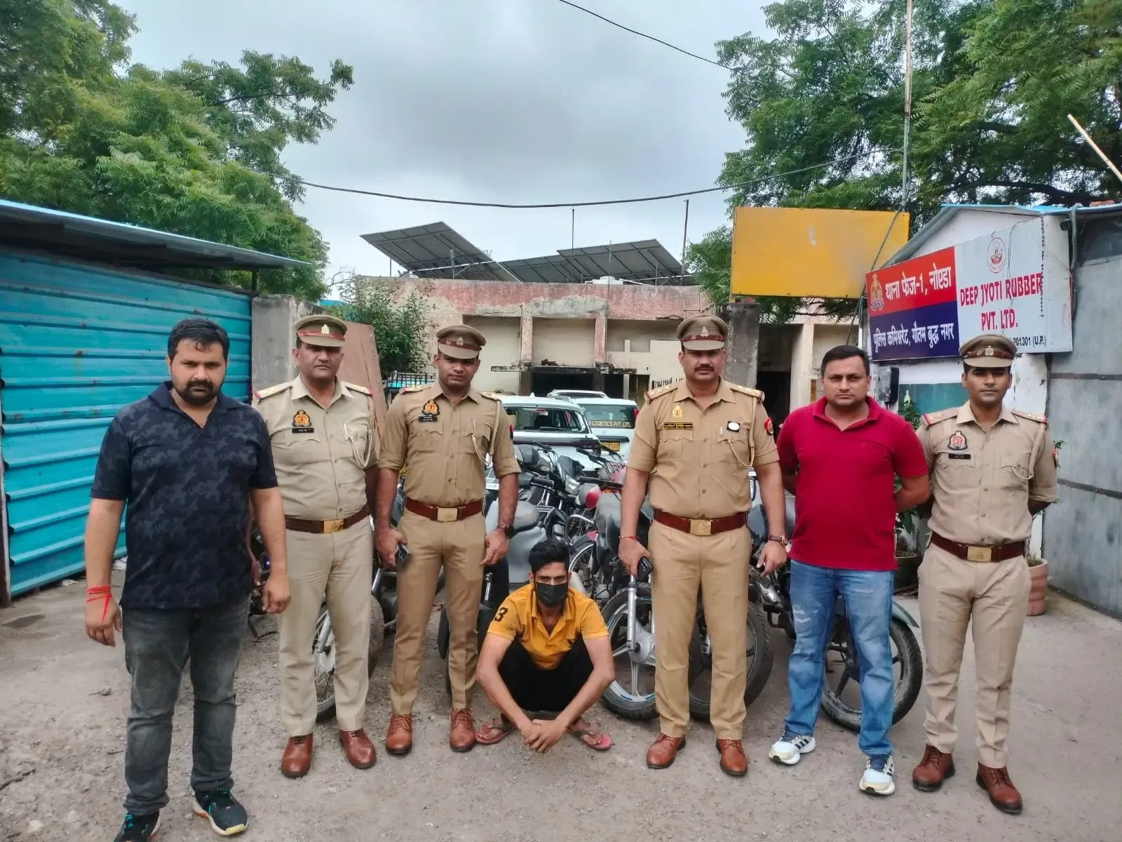 क्या नोएडा में वाहन चोर गिरोह का भंडाफोड़ हुआ?