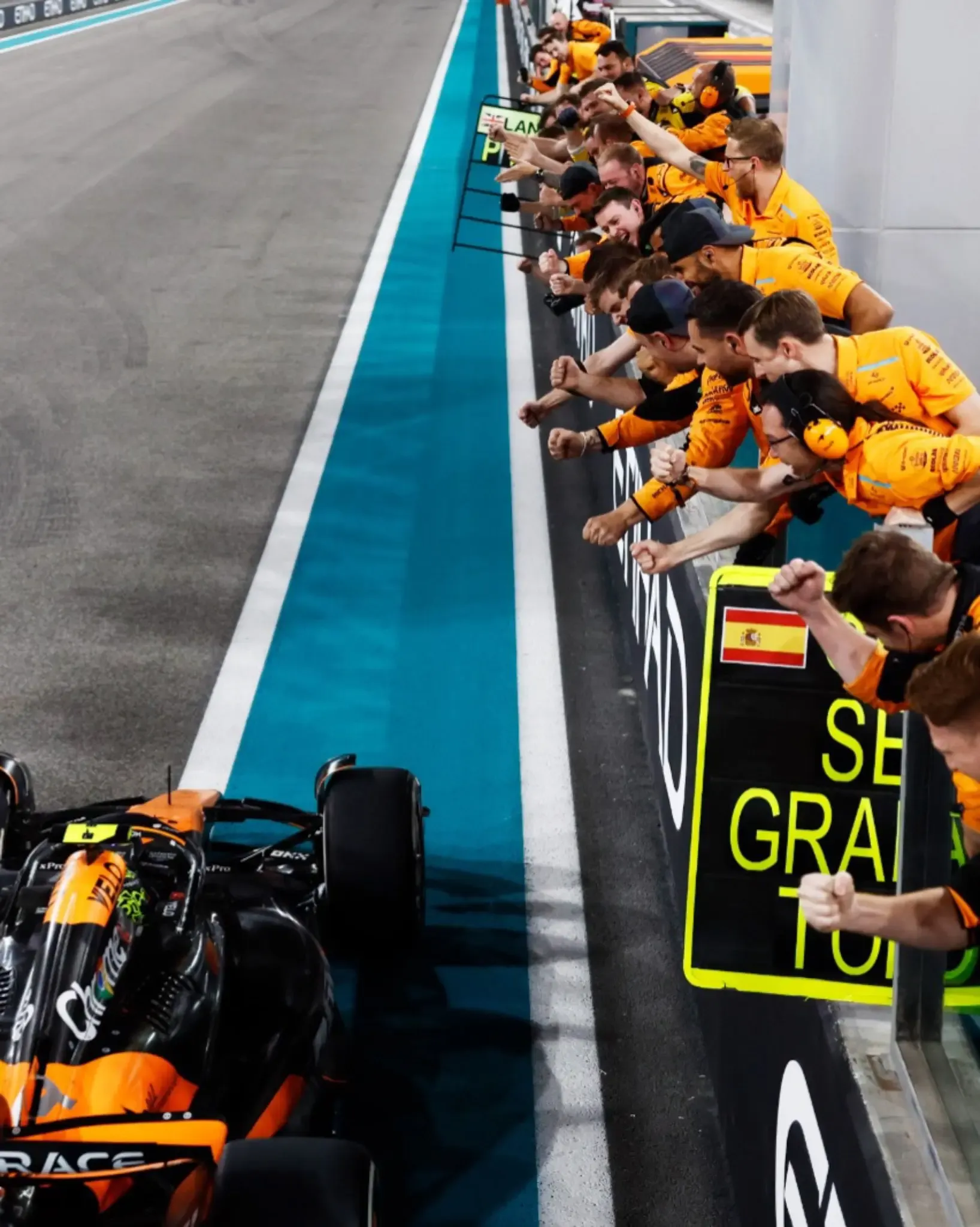 Norris Triumphs in Abu Dhabi as McLaren Secures Constructors' Championship; Hamilton Finishes 4th in Emotional Farewell with Mercedes