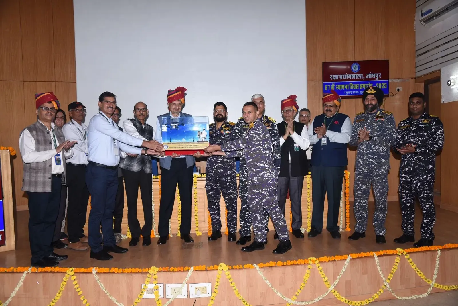 क्या नौसेना के लिए न्यूक्लियर, बायोलॉजिकल और रेडियोलॉजिकल खतरों से निपटने के लिए नए रणनीतिक उपकरण उपलब्ध हैं?