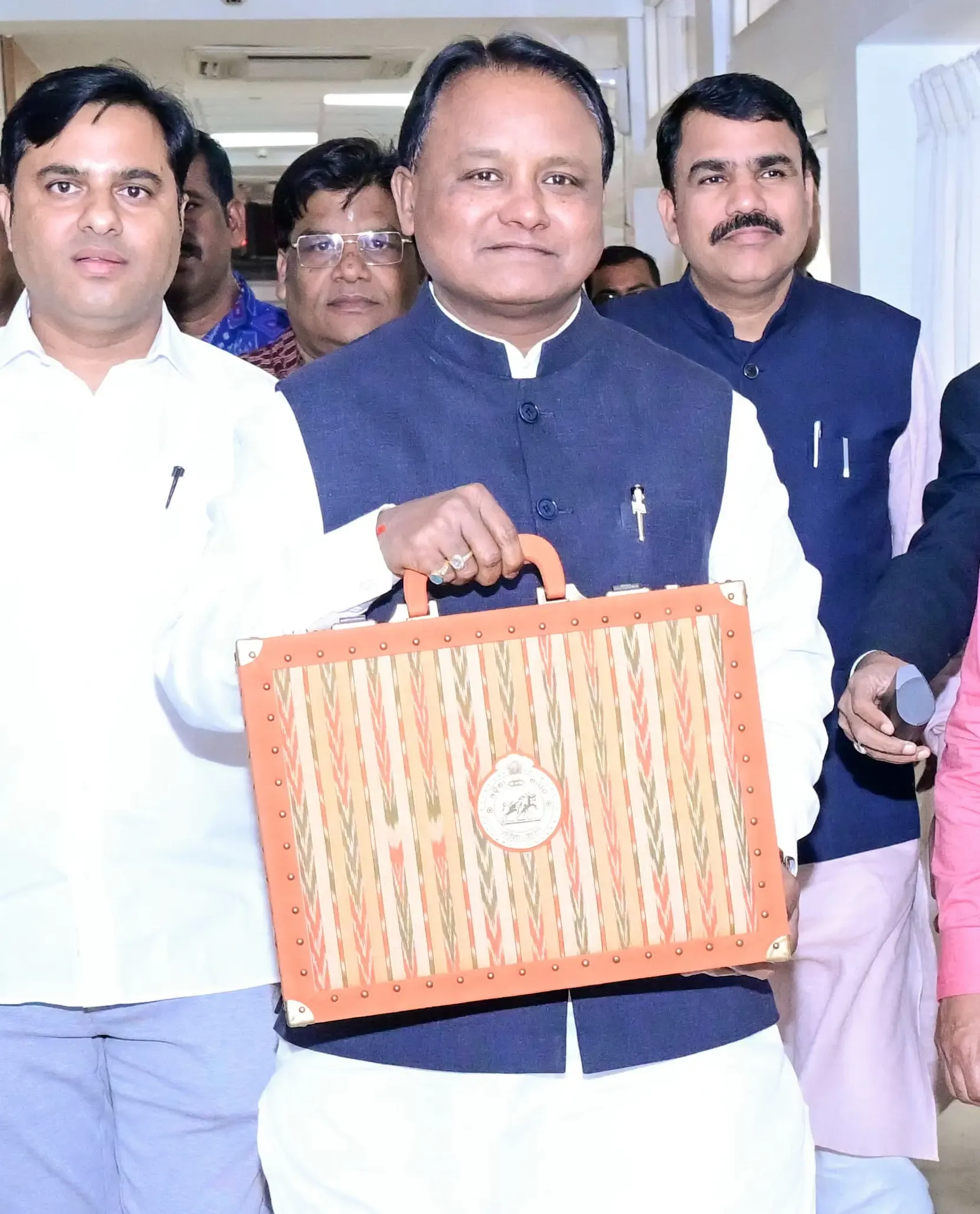 Odisha Chief Minister Unveils Rs 2.90 Lakh Crore Budget; Emphasis on Agriculture and Infrastructure