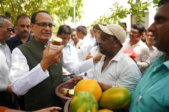 Why Did Shivraj Chouhan Meet Farmers in Bihar on the 5th Day of 'Viksit Krishi Sankalp Abhiyan'?