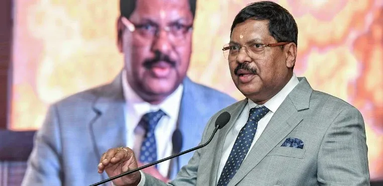 Why is Maharashtra's Opposition Urging CJI Gavai for Immediate Attention on Shiv Sena and NCP Split?