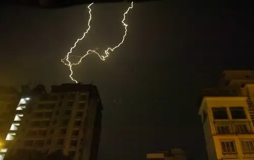 Why Are Orange and Yellow Alerts Issued in Bihar for Storms and Lightning Strikes?