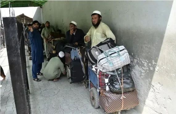 Why Did Over 5,000 Afghan Refugee Families Return Home in Just One Day?
