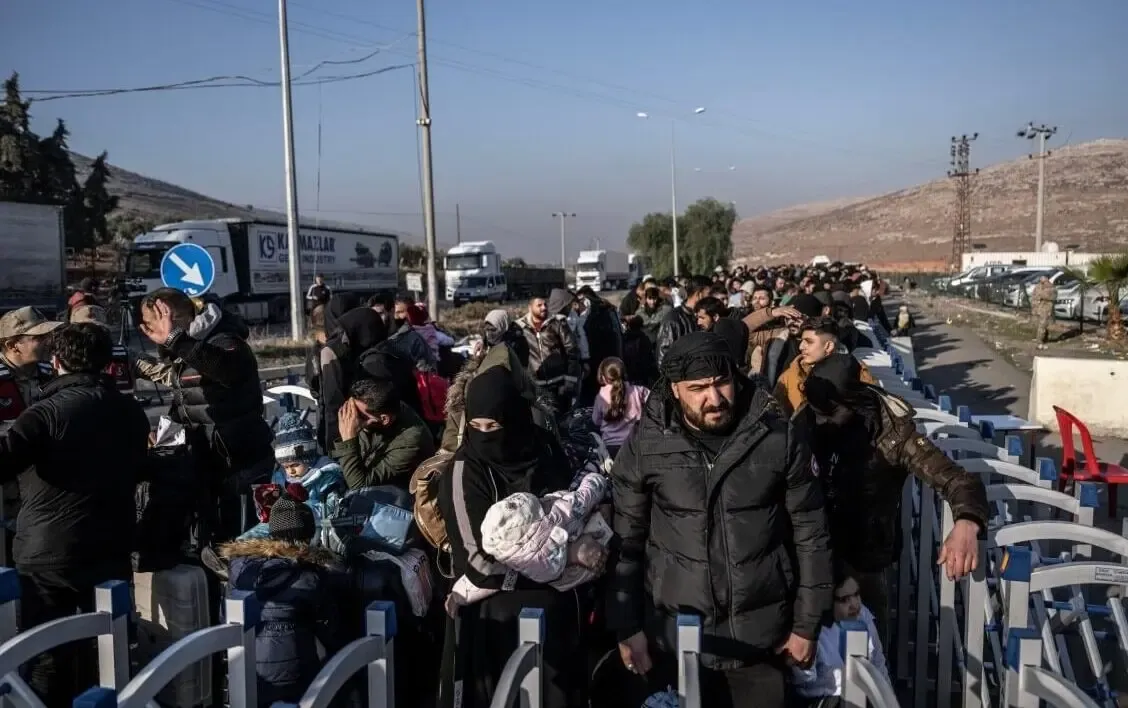 Over 7,600 Syrian Refugees Make Their Way Back Home from Turkey in Just Five Days Post-Assad's Fall