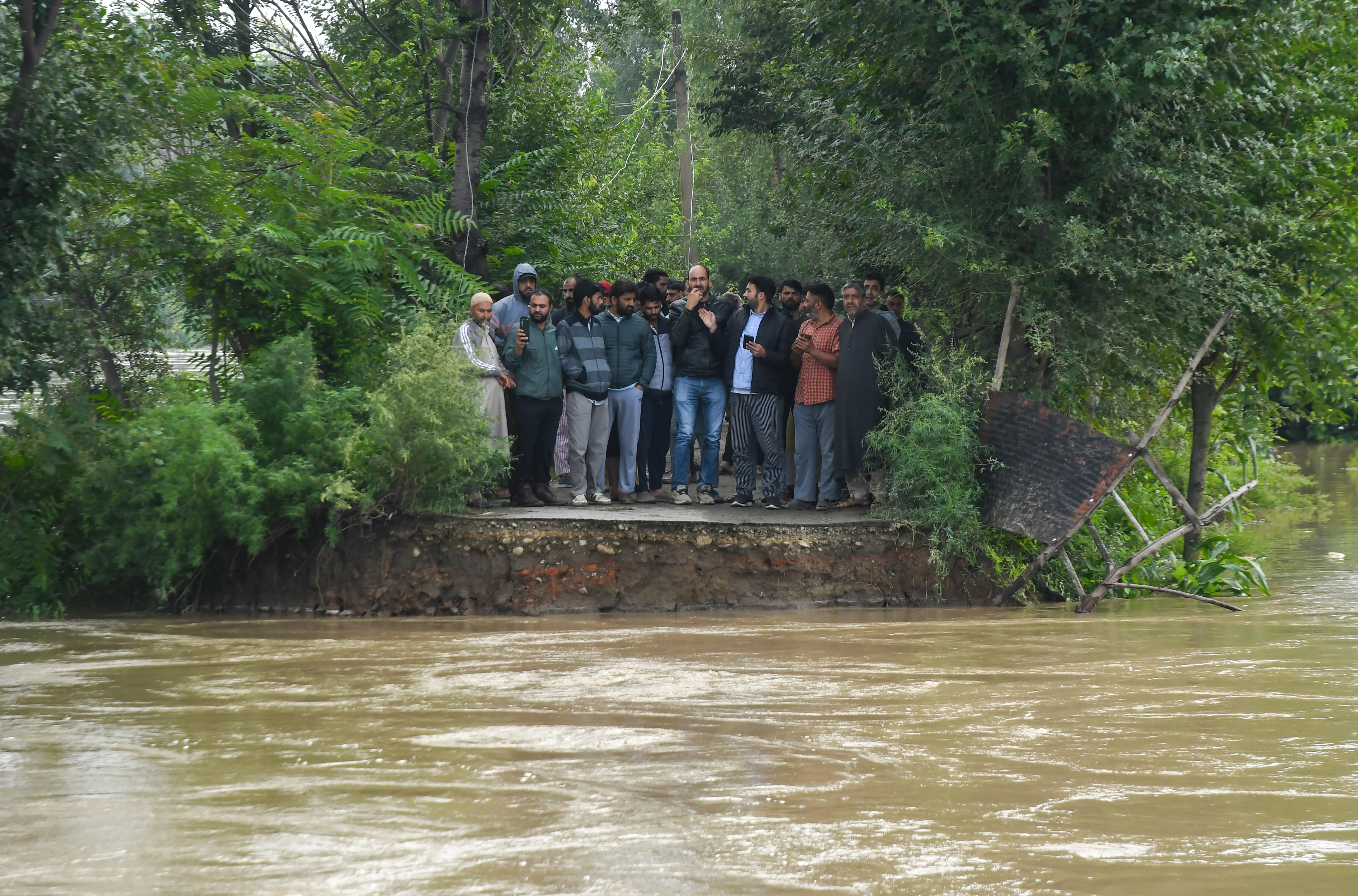 What Happened as Over 9,500 Were Evacuated Due to Jhelum River Breaches in Kashmir?