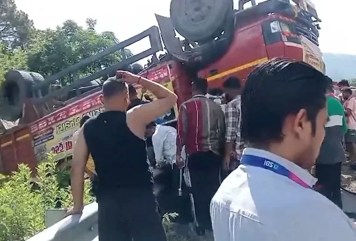 What Happened When a Truck Carrying Kanwariyas Overturned in Uttarakhand's Tehri?