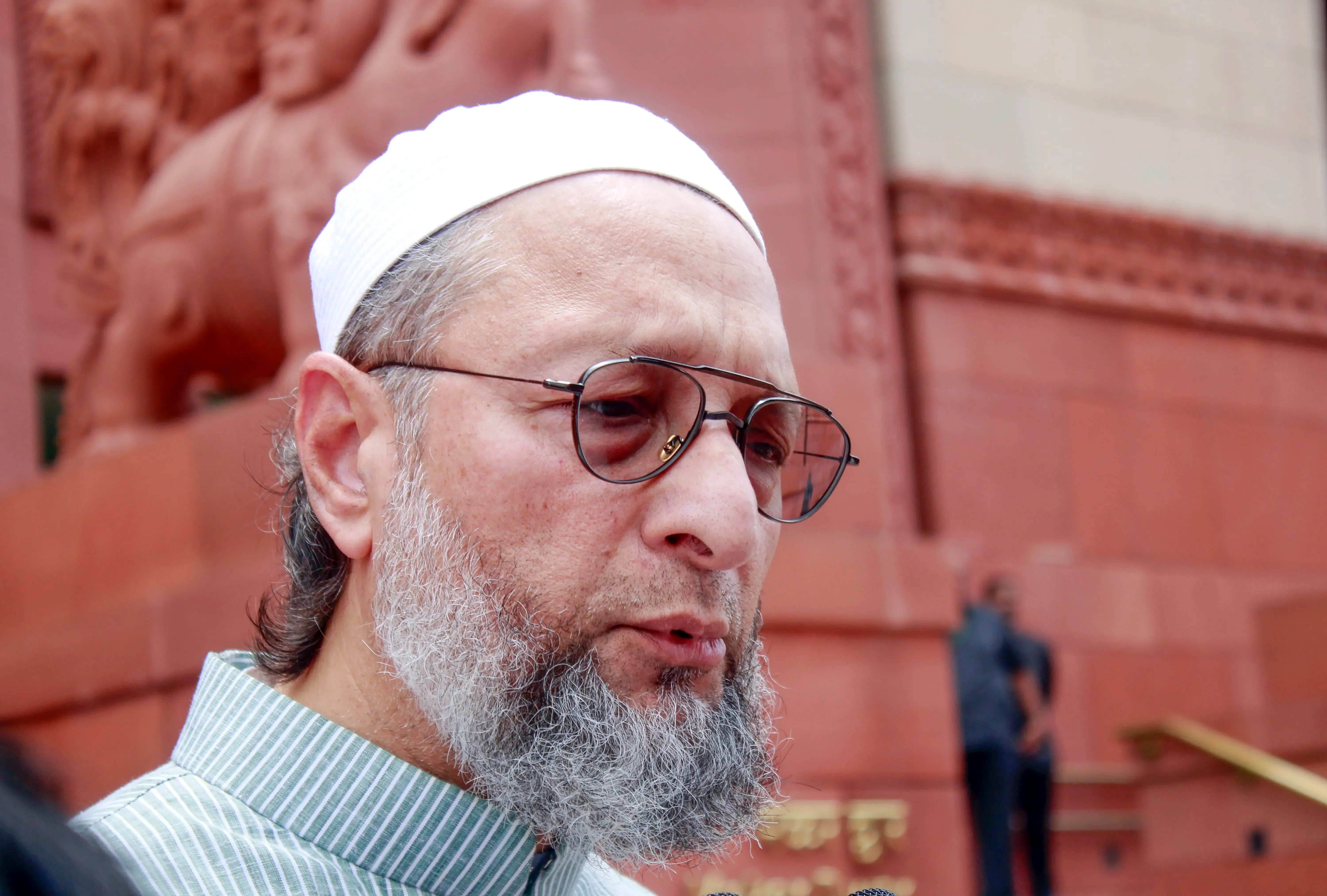 क्या ओवैसी ने सरकार से पूछा, जब पानी नहीं दे रहे तो पाकिस्तान से मैच कैसे खेल सकते हैं?