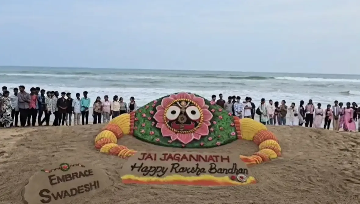 क्या पद्मश्री सुदर्शन पटनायक ने रक्षाबंधन पर भगवान जगन्नाथ की अद्भुत रेत मूर्ति बनाई?