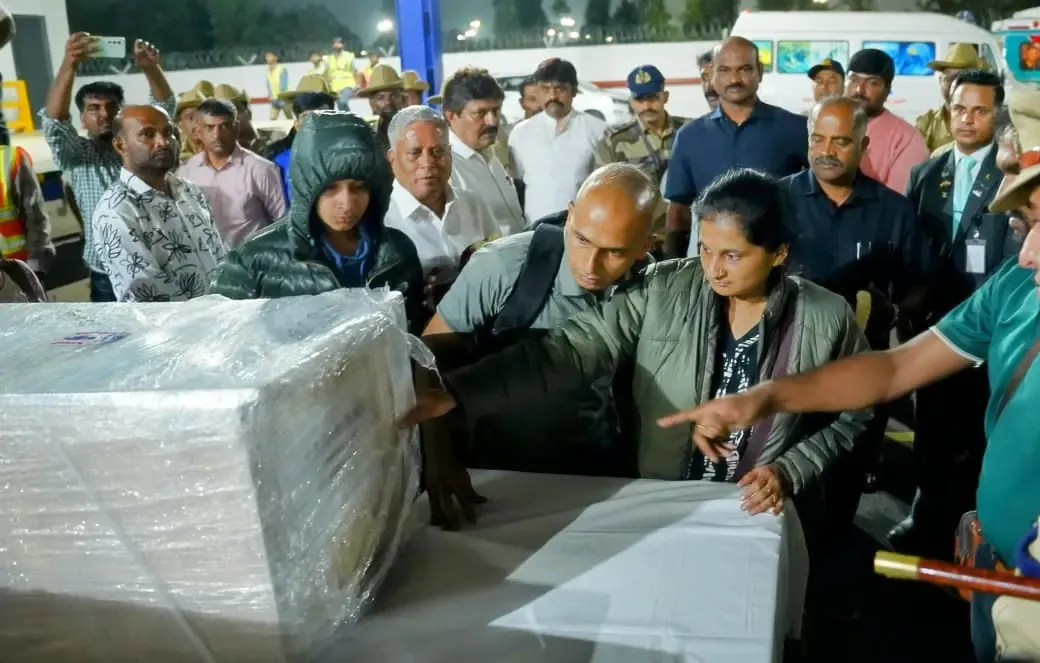 Pahalgam Terror Incident: Pallavi Keeps Manjunath Rao's Bloodstained Jacket as a Cherished Memory