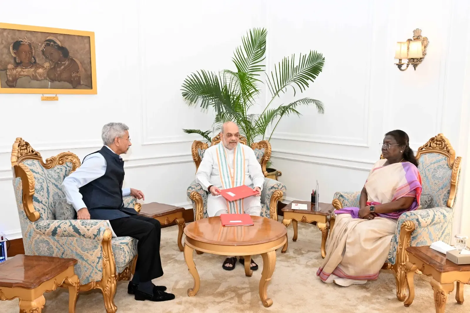 Pahalgam Terror Incident: Shah and Jaishankar Inform President Murmu, Foreign Diplomats Updated at MEA