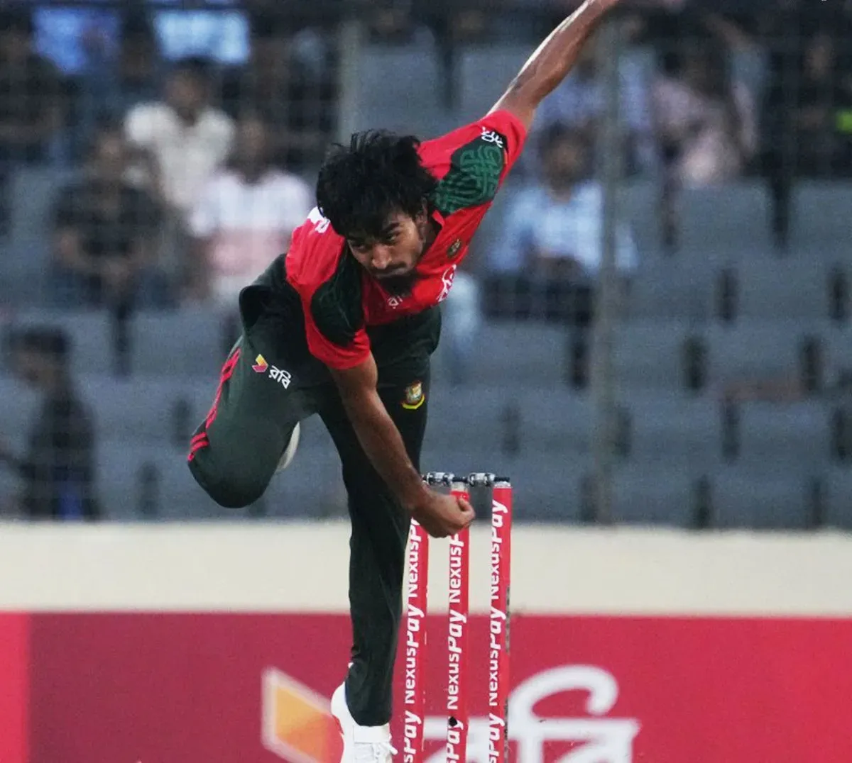 Did Pak Coach Hesson Criticize the 'Poor' Pitch While Bangladesh Players Defend It?