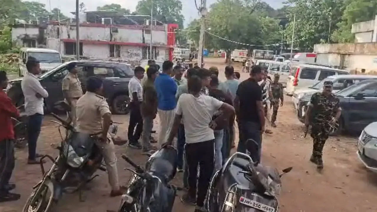 क्या पलामू में नक्सलियों के साथ मुठभेड़ में दो जवान शहीद हुए?
