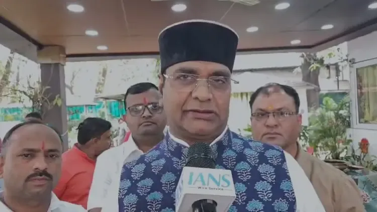 Controversy Erupts Over Palestinian Flags at Eid Prayers in Bhopal