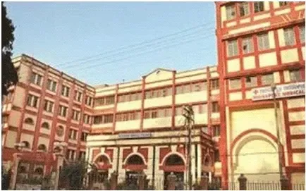 Protest by Doctors at Bengal Hospital Over 12 Suspensions