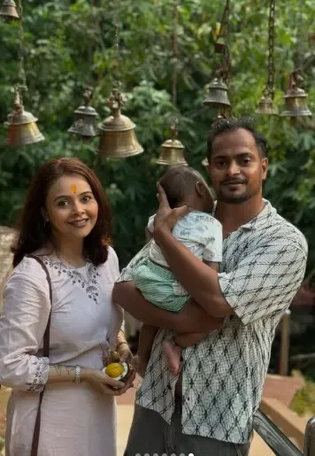 क्या पति और बेटे 'जॉय' संग देवोलिना गुवाहाटी के भीमाशंकर धाम पहुंचीं?