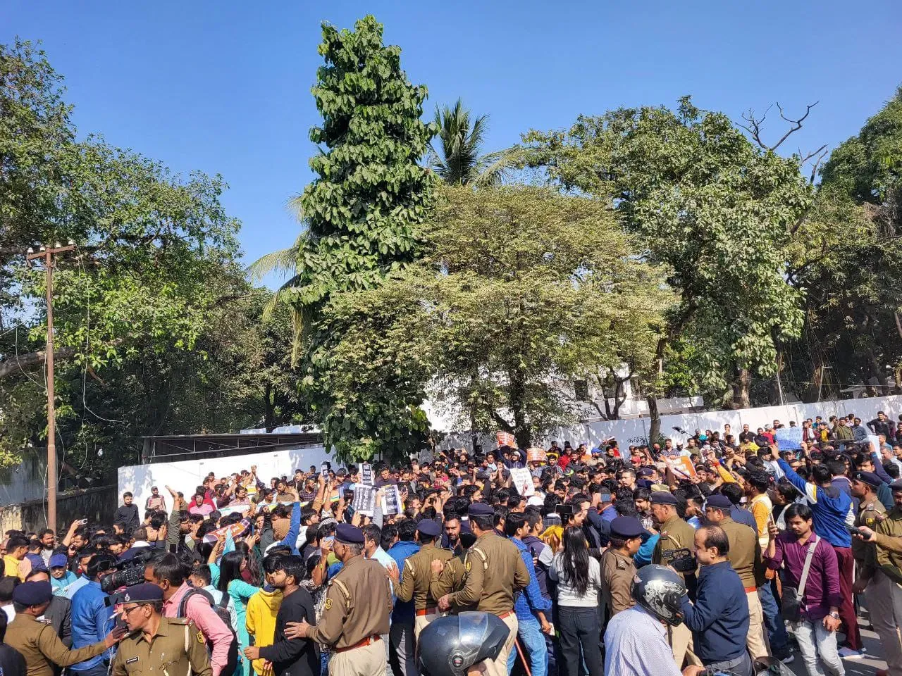 Patna Police Use Force Against BPSC Candidates During Protest