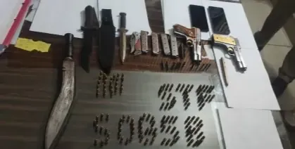 क्या पटना में पुलिस ने वांछित अपराधी को सहयोगी के साथ गिरफ्तार किया?
