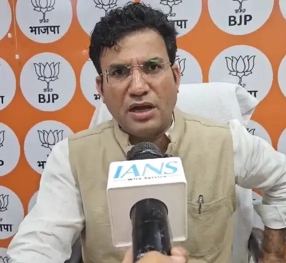 Intervention by Patparganj MLA Ravinder Singh Negi Prevents Temple Demolition in Mayur Vihar