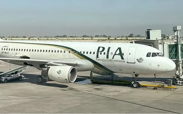 PIA Flight Lands in Lahore Missing a Wheel