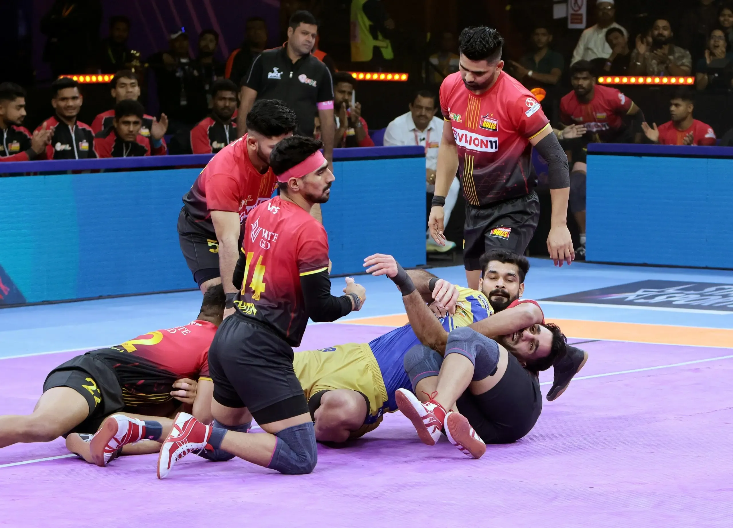 PKL Season 11: Himanshu's Stellar Performance Secures Victory for Tamil Thalaivas Over Bengaluru Bulls