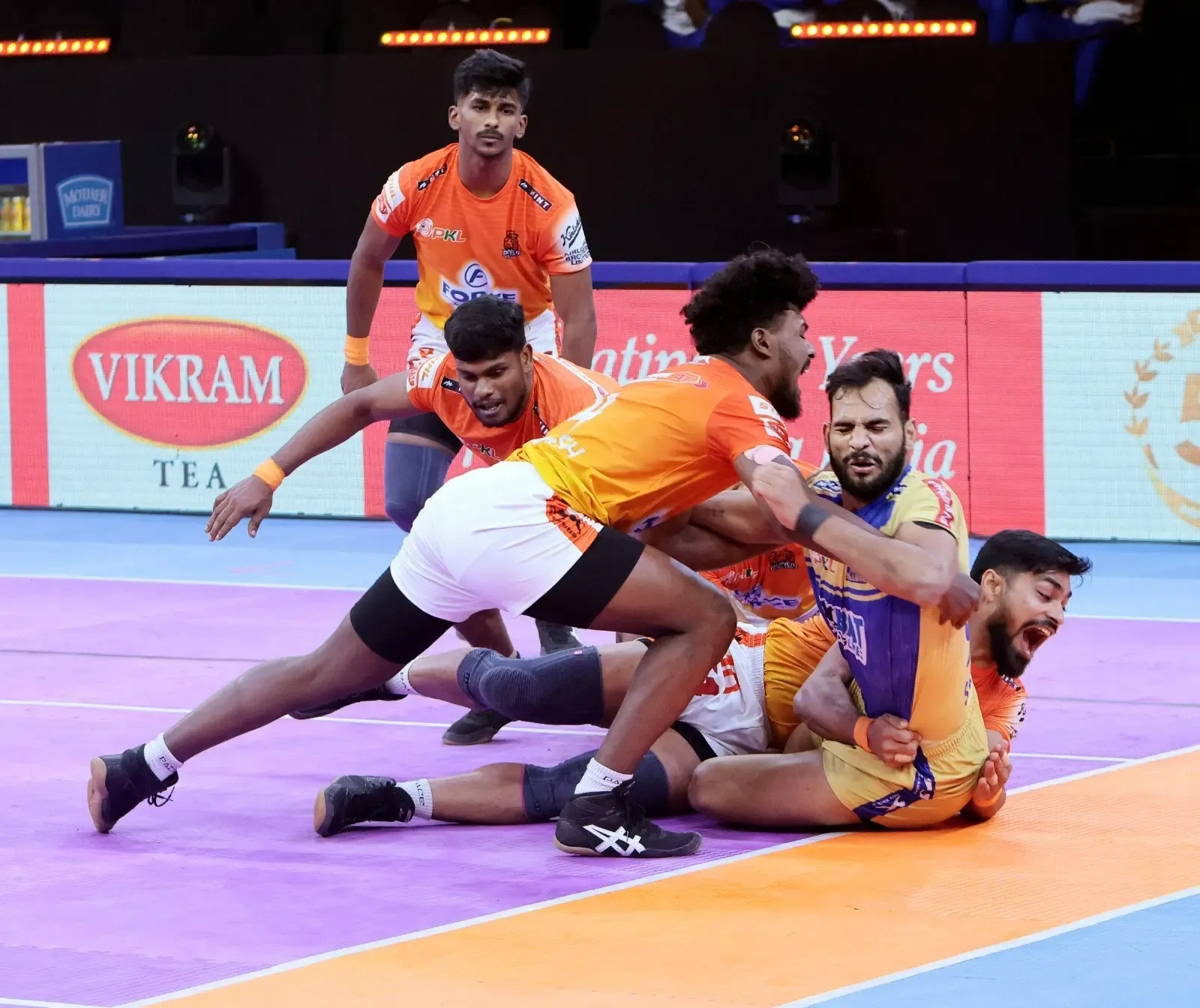 PKL 11: Defending Champions Puneri Paltan Conclude Season with Dominant Win Over Tamil Thalaivas