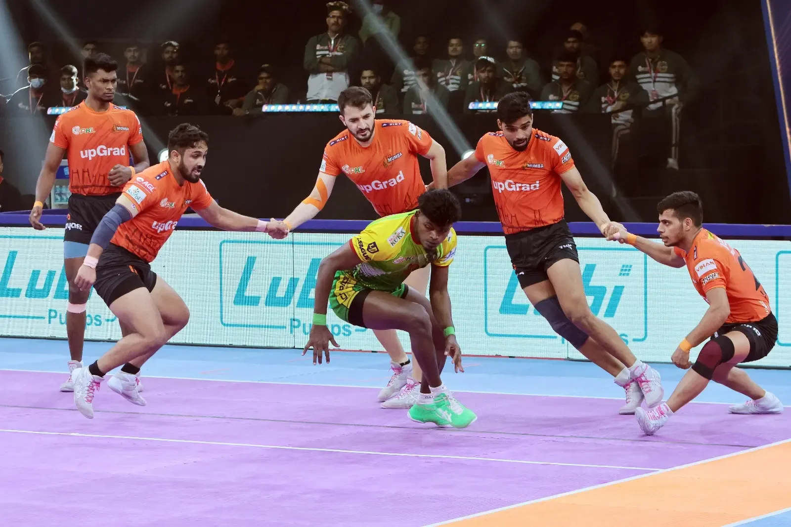 PKL 11: U Mumba Moves Closer to Playoffs with Victory Over Patna Pirates