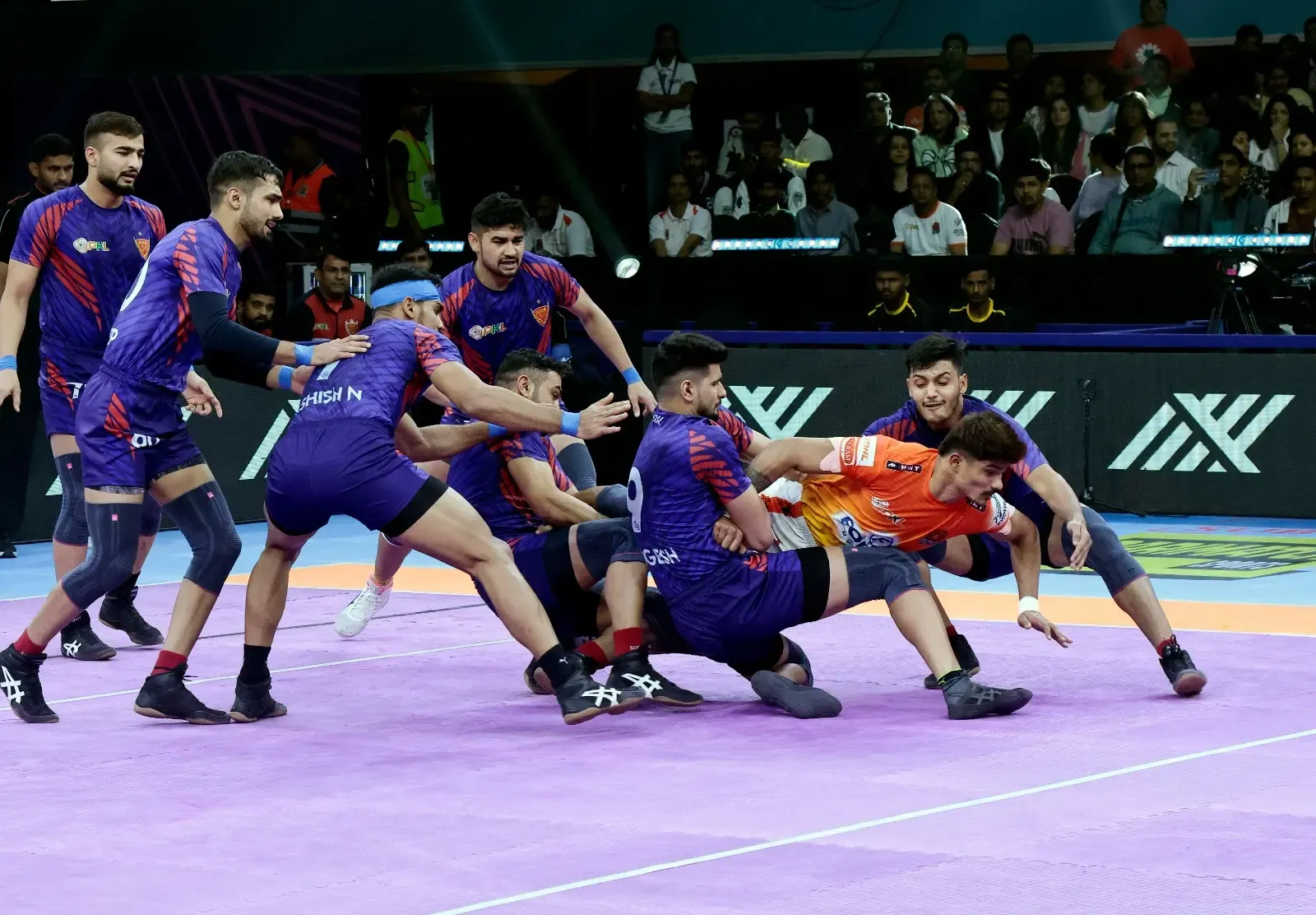 Dabang Delhi Triumphs Over Puneri Paltan with a Nail-Biting 30-26 Victory in PKL Season 11