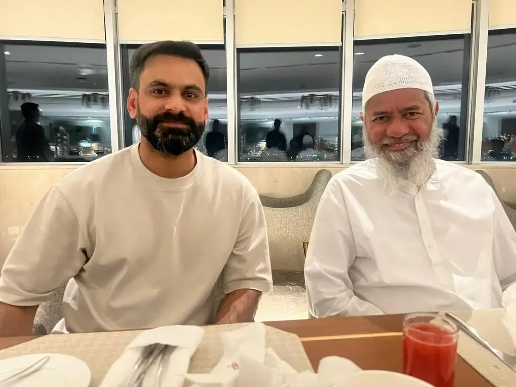 Mohammad Hafeez Shares Photos with Wanted Preacher Zakir Naik
