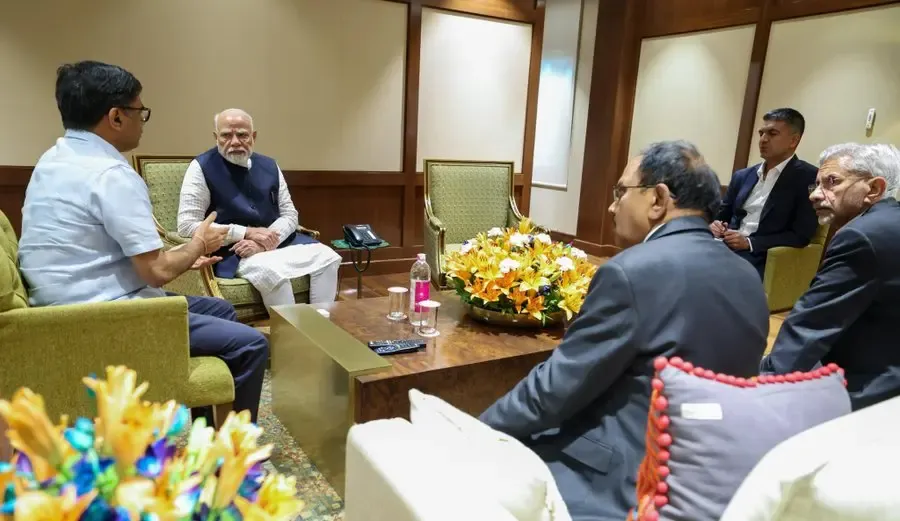 PM Modi Conducts Urgent Security Meeting at Airport Following J&K Attack
