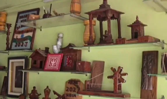 How did PM Modi praise Sikkim's Crafted Fibers and U'khand's Jeevan Joshi for cultural and artistic innovation?