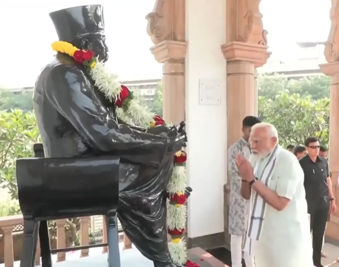 PM Modi Offers Floral Tributes to RSS Founder K.B. Hedgewar in Nagpur