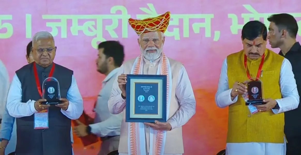 Did PM Modi unveil a ₹300 coin to honor Ahilyabai Holkar?