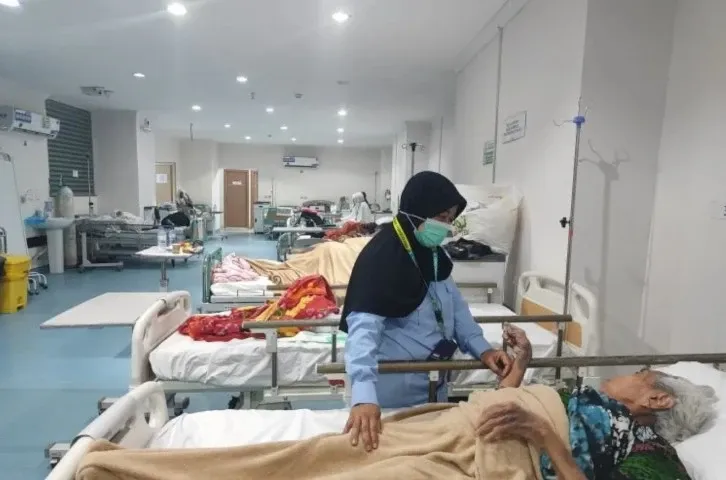 What Impact Has Pneumonia Had on Indonesian Haj Pilgrims in Saudi Arabia?