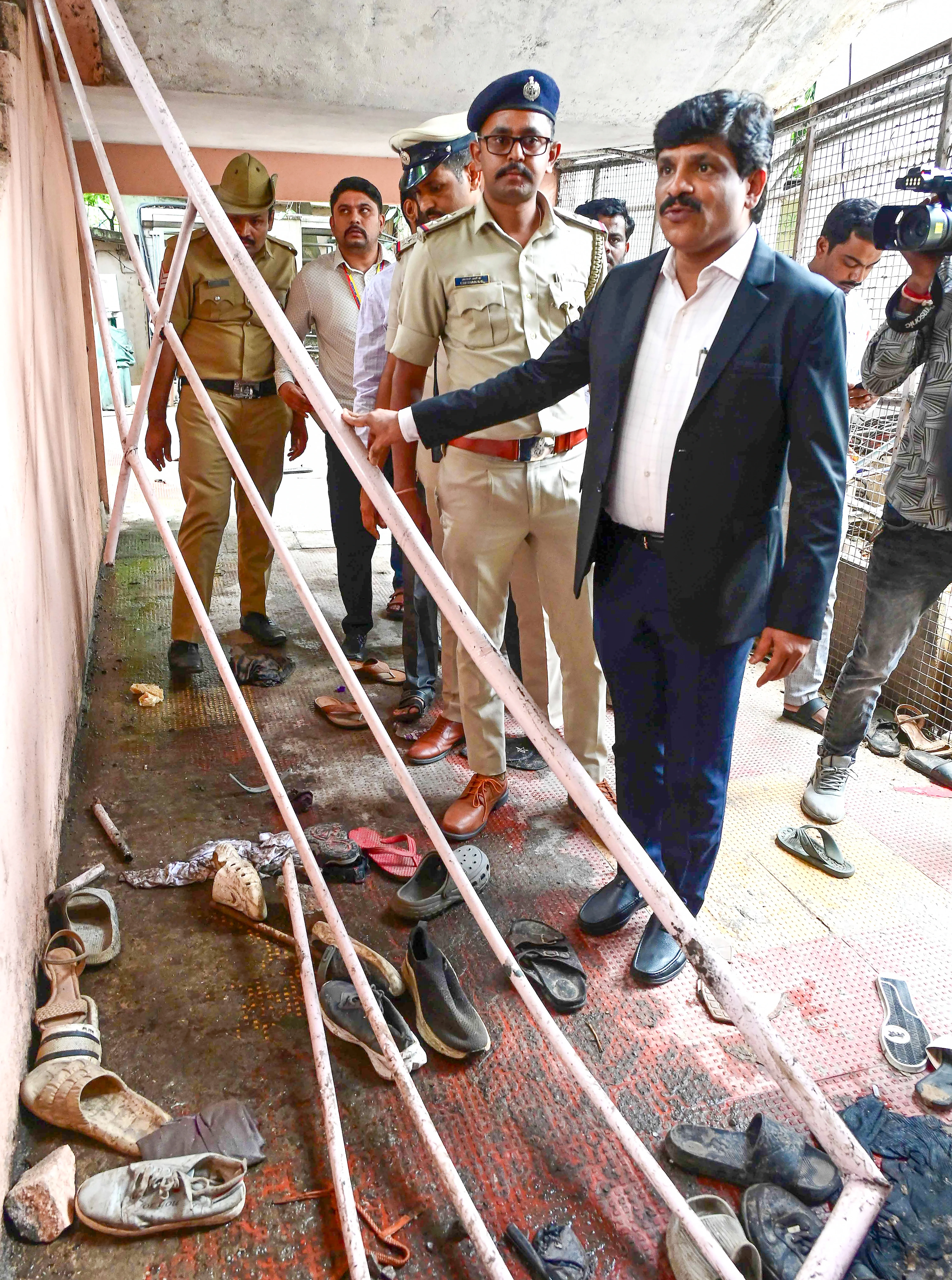 Are Police Suspensions Over Stampede Fueling Tensions Between IAS and IPS Officers in Karnataka?