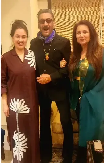 क्या पूनम ढिल्लों ने पोस्ट की गई तस्वीरों के जरिए पद्मिनी और जैकी संग अपने खास रिश्ते को दिखाया?